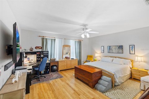 Villa ou maison à vendre à Tampa, Floride: 4 chambres, 223.99 m2 № 1912548 - photo 5