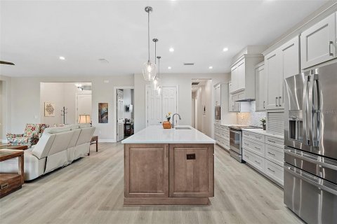 Casa en venta en Lady Lake, Florida, 3 dormitorios, 250.46 m2 № 1629817 - foto 8