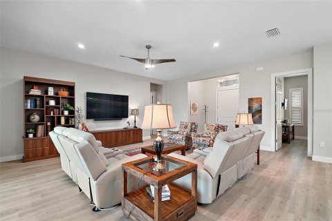 Casa en venta en Lady Lake, Florida, 3 dormitorios, 250.46 m2 № 1629817 - foto 3