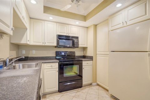 Condo in Sarasota, Florida, 2 bedrooms  № 1432161 - photo 9