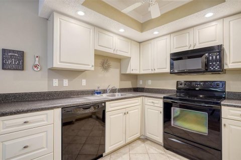 Condo in Sarasota, Florida, 2 bedrooms  № 1432161 - photo 10