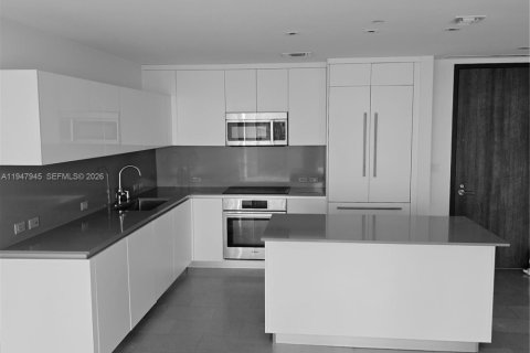 Condo in Miami, Florida, 2 bedrooms  № 2007998 - photo 17