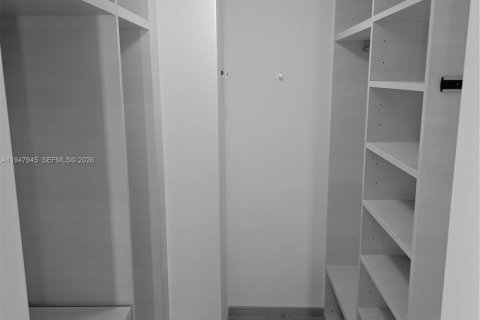 Condo in Miami, Florida, 2 bedrooms  № 2007998 - photo 29