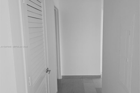 Condo in Miami, Florida, 2 bedrooms  № 2007998 - photo 19