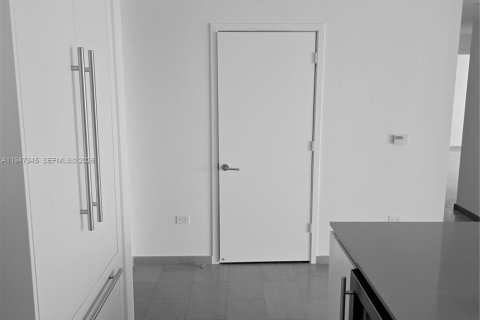 Condo in Miami, Florida, 2 bedrooms  № 2007998 - photo 20