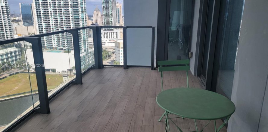 Condominio en Miami, Florida, 2 dormitorios  № 2007998