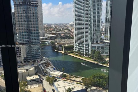 Condo in Miami, Florida, 2 bedrooms  № 2007998 - photo 12