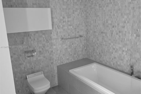 Condo in Miami, Florida, 2 bedrooms  № 2007998 - photo 30