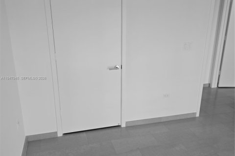 Condo in Miami, Florida, 2 bedrooms  № 2007998 - photo 25