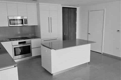 Condo in Miami, Florida, 2 bedrooms  № 2007998 - photo 18