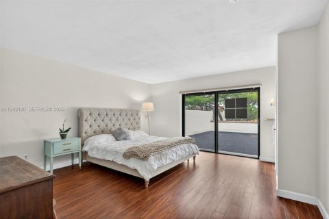 Снять в аренду таунхаус в Майами, Флорида 2 спальни, 165.37м2, № 2006888 - фото 26