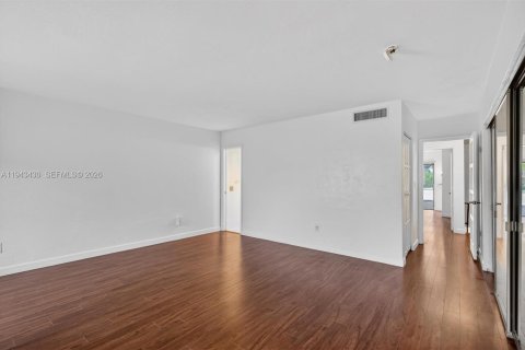 Снять в аренду таунхаус в Майами, Флорида 2 спальни, 165.37м2, № 2006888 - фото 21