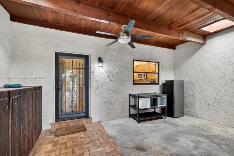 Снять в аренду таунхаус в Майами, Флорида 2 спальни, 165.37м2, № 2006888 - фото 7