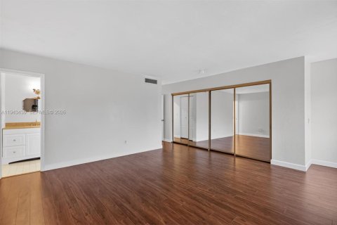 Снять в аренду таунхаус в Майами, Флорида 2 спальни, 165.37м2, № 2006888 - фото 22