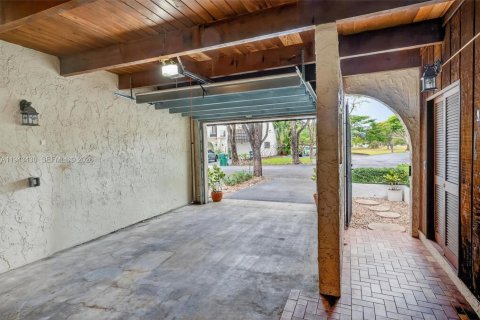 Снять в аренду таунхаус в Майами, Флорида 2 спальни, 165.37м2, № 2006888 - фото 8