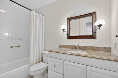 Снять в аренду таунхаус в Майами, Флорида 2 спальни, 165.37м2, № 2006888 - фото 24