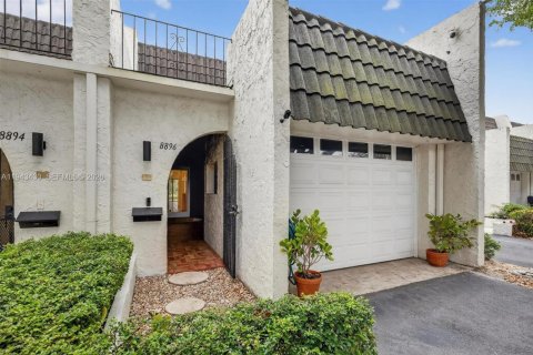 Снять в аренду таунхаус в Майами, Флорида 2 спальни, 165.37м2, № 2006888 - фото 4