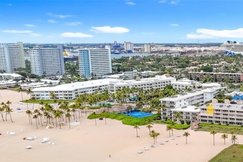 Condo in Fort Lauderdale, Florida, 2 bedrooms  № 2024327 - photo 3