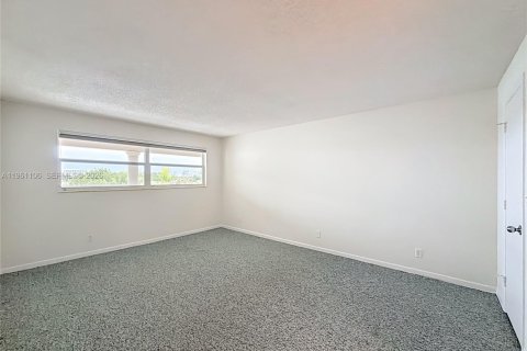 Condo in Fort Lauderdale, Florida, 2 bedrooms  № 2024327 - photo 28