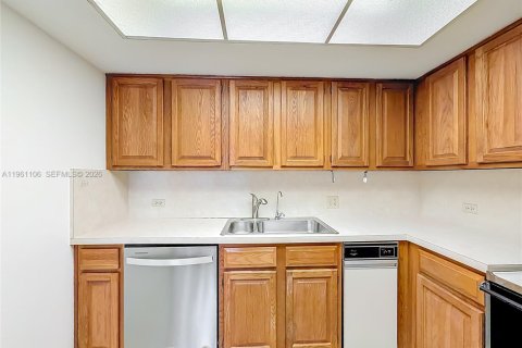 Condo in Fort Lauderdale, Florida, 2 bedrooms  № 2024327 - photo 22