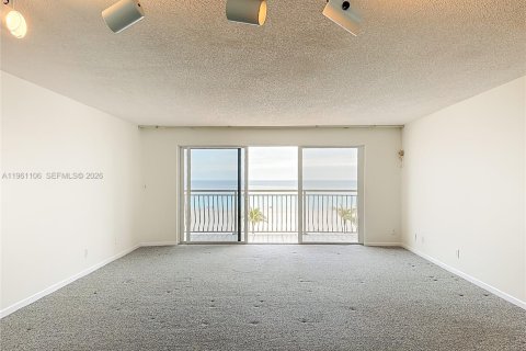 Condo in Fort Lauderdale, Florida, 2 bedrooms  № 2024327 - photo 13