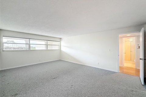 Condo in Fort Lauderdale, Florida, 2 bedrooms  № 2024327 - photo 23