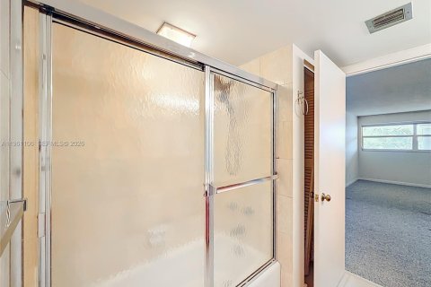 Condo in Fort Lauderdale, Florida, 2 bedrooms  № 2024327 - photo 26
