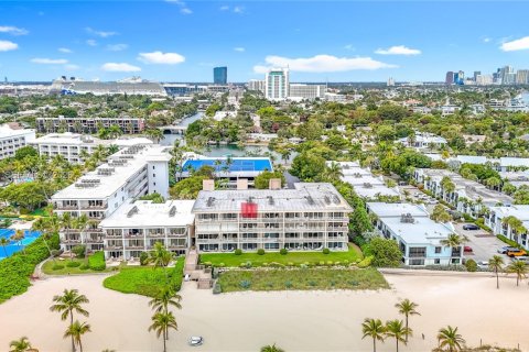 Condo in Fort Lauderdale, Florida, 2 bedrooms  № 2024327 - photo 2