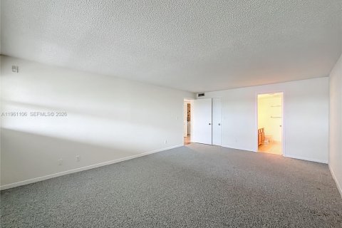 Condo in Fort Lauderdale, Florida, 2 bedrooms  № 2024327 - photo 24