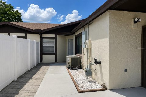 Touwnhouse à vendre à Orlando, Floride: 2 chambres, 92.07 m2 № 2411537 - photo 2