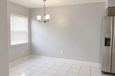 Touwnhouse à vendre à Orlando, Floride: 2 chambres, 92.07 m2 № 2411537 - photo 5