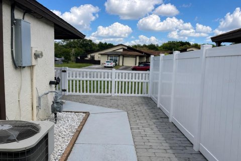 Touwnhouse à vendre à Orlando, Floride: 2 chambres, 92.07 m2 № 2411537 - photo 3