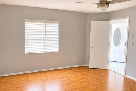Touwnhouse à vendre à Orlando, Floride: 2 chambres, 92.07 m2 № 2411537 - photo 6