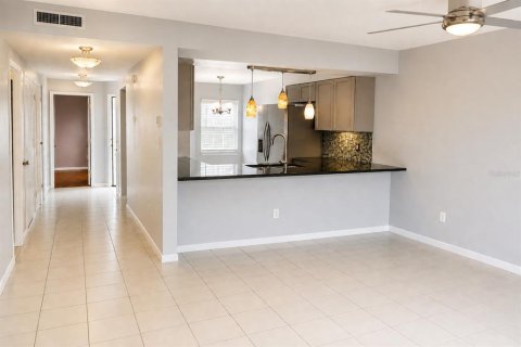 Touwnhouse à vendre à Orlando, Floride: 2 chambres, 92.07 m2 № 2411537 - photo 4