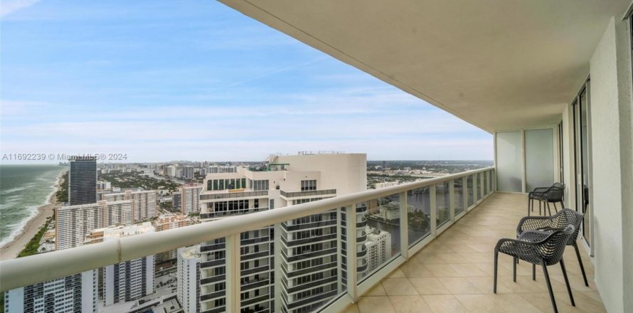 Condo à Hallandale Beach, Floride, 3 chambres № 1441374