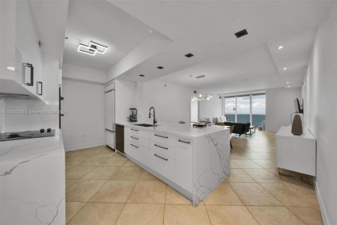 Copropriété à louer à Hallandale Beach, Floride: 3 chambres, 155.61 m2 № 1441374 - photo 5