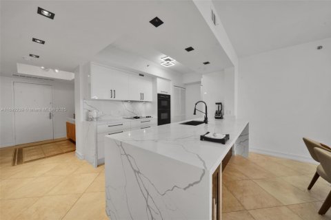 Copropriété à louer à Hallandale Beach, Floride: 3 chambres, 155.61 m2 № 1441374 - photo 3
