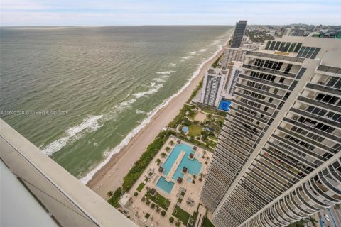 Copropriété à louer à Hallandale Beach, Floride: 3 chambres, 155.61 m2 № 1441374 - photo 28