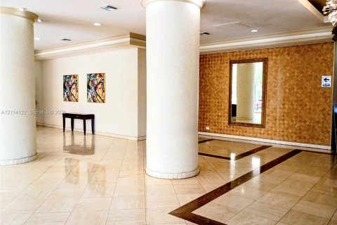Copropriété à louer à Sunny Isles Beach, Floride: 2 chambres, 100.98 m2 № 2439391 - photo 3