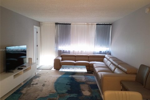 Copropriété à louer à Sunny Isles Beach, Floride: 2 chambres, 100.98 m2 № 2439391 - photo 12