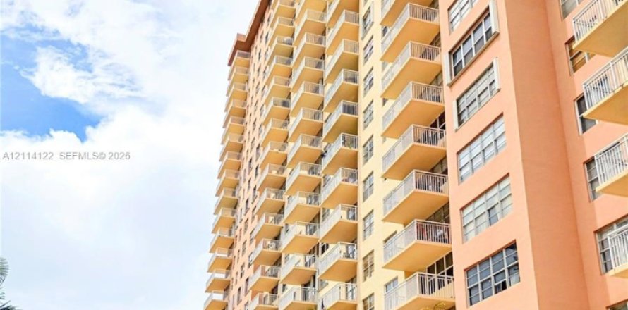 Condo à Sunny Isles Beach, Floride, 2 chambres  № 2439391