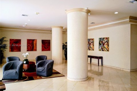 Copropriété à louer à Sunny Isles Beach, Floride: 2 chambres, 100.98 m2 № 2439391 - photo 2