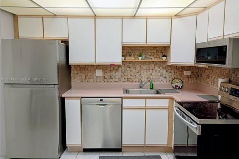 Copropriété à louer à Sunny Isles Beach, Floride: 2 chambres, 100.98 m2 № 2439391 - photo 7