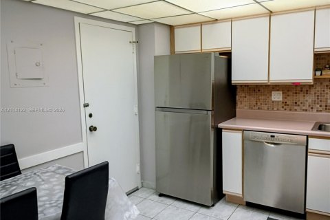 Copropriété à louer à Sunny Isles Beach, Floride: 2 chambres, 100.98 m2 № 2439391 - photo 9