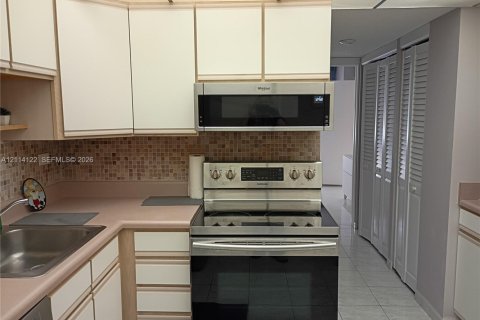 Copropriété à louer à Sunny Isles Beach, Floride: 2 chambres, 100.98 m2 № 2439391 - photo 10