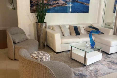 Condo in Lauderhill, Florida, 2 bedrooms  № 2387933 - photo 2