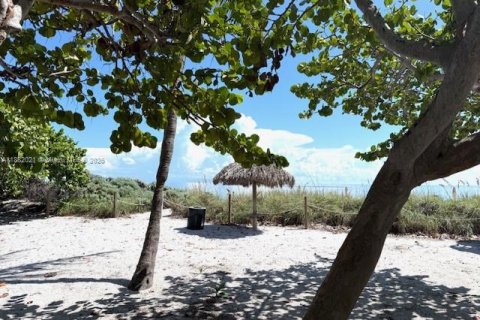 Condo in Key Biscayne, Florida, 3 bedrooms  № 1978483 - photo 26