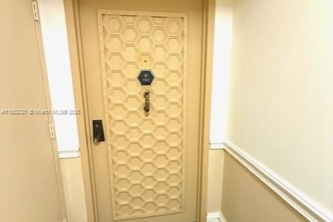 Condo in Key Biscayne, Florida, 3 bedrooms  № 1978483 - photo 25