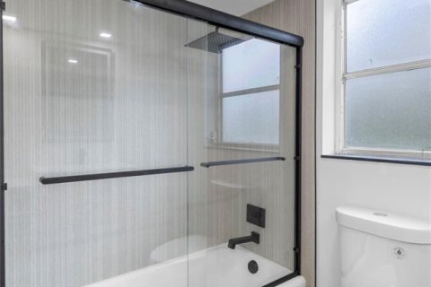 Condo in Pompano Beach, Florida, 3 bedrooms № 2180777 - photo 9