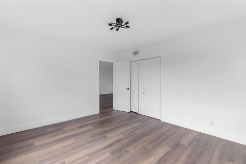 Condo in Pompano Beach, Florida, 3 bedrooms № 2180777 - photo 21